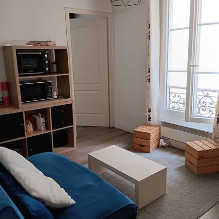 Appartement En Plein Coeur Du 10Eme Et Proche De Plusieurs Gares Paris Luaran gambar