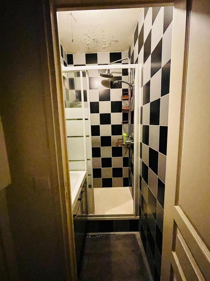 Appartement En Plein Coeur Du 10Eme Et Proche De Plusieurs Gares Paris Luaran gambar