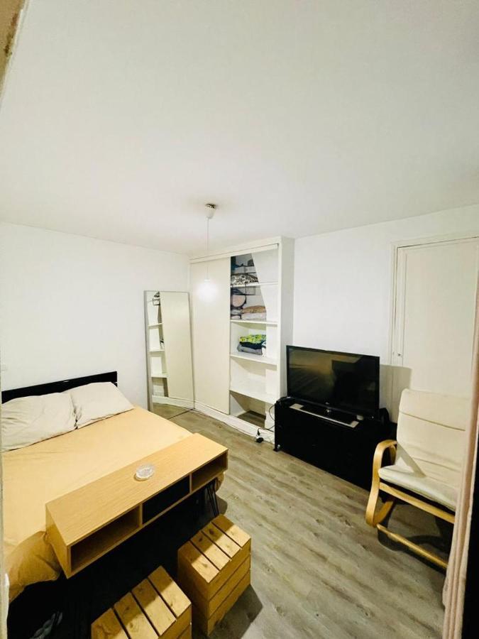 Appartement En Plein Coeur Du 10Eme Et Proche De Plusieurs Gares Paris Luaran gambar