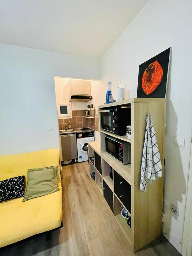 Appartement En Plein Coeur Du 10Eme Et Proche De Plusieurs Gares Paris Luaran gambar